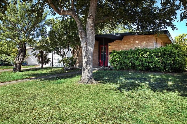 1114 Crescent Dr, Corpus Christi, TX 78412