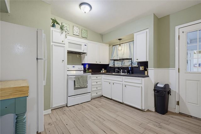 1114 Crescent Dr, Corpus Christi, TX 78412