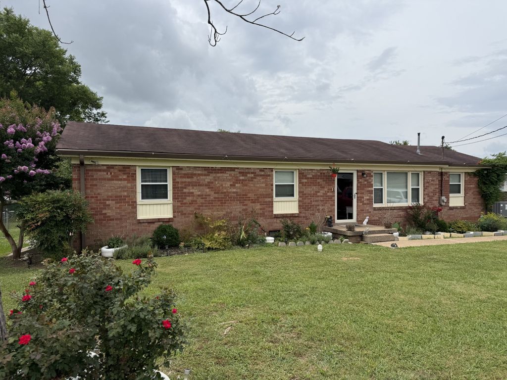 424 Sam Houston Dr, Lebanon, TN 37087