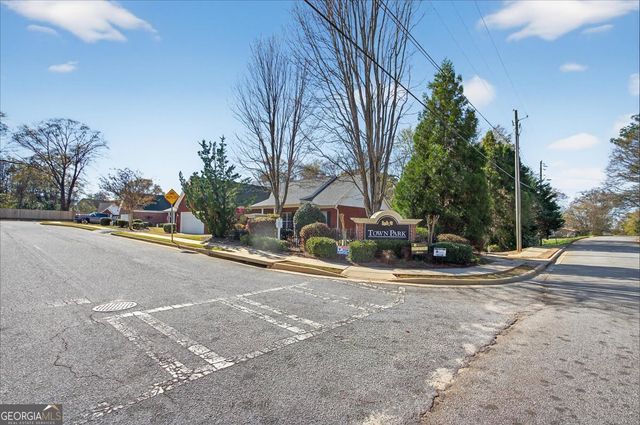 843 Crossroads Court, Social Circle, GA 30025