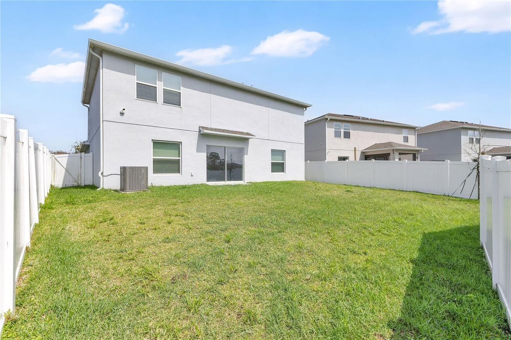 Image 16 of property listing at 557 PINK IBIS BEND, St Cloud, FL 34772