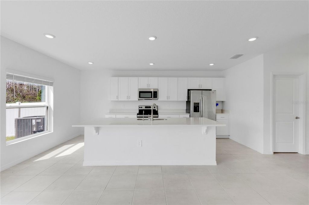 Image 5 of property listing at 557 PINK IBIS BEND, St Cloud, FL 34772