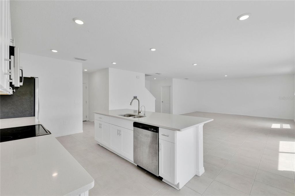 Image 6 of property listing at 557 PINK IBIS BEND, St Cloud, FL 34772