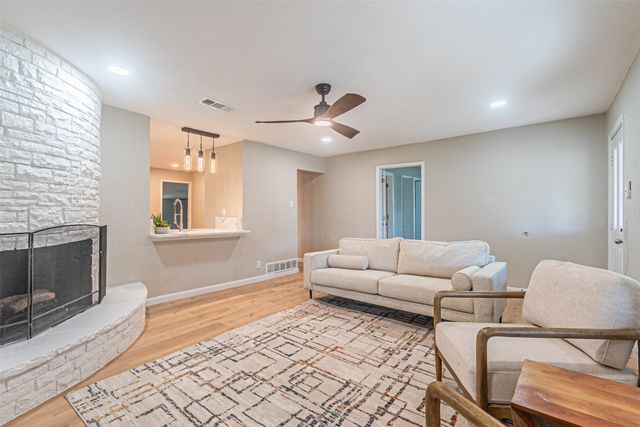 5307 Kelly Elliott, Arlington, TX 76017