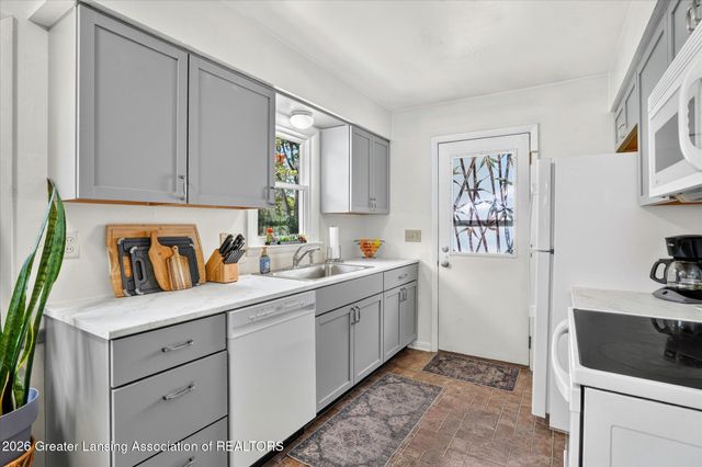 322 N Deerfield Avenue, Lansing, MI 48917