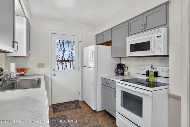 322 N Deerfield Avenue, Lansing, MI 48917