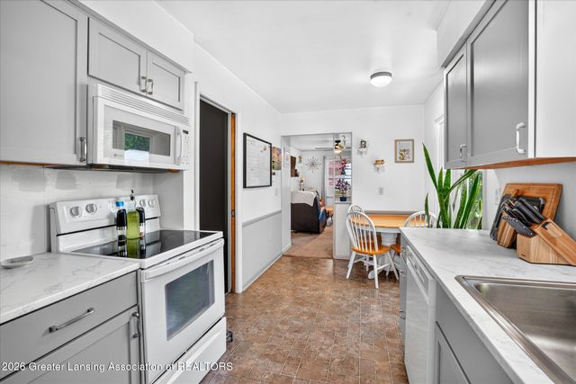 322 N Deerfield Avenue, Lansing, MI 48917