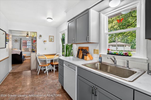 322 N Deerfield Avenue, Lansing, MI 48917