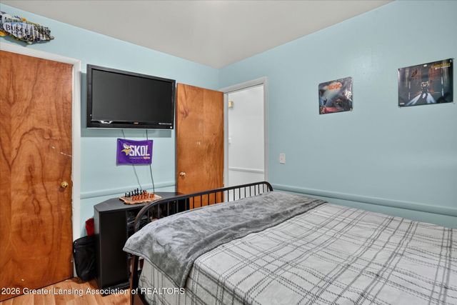 322 N Deerfield Avenue, Lansing, MI 48917