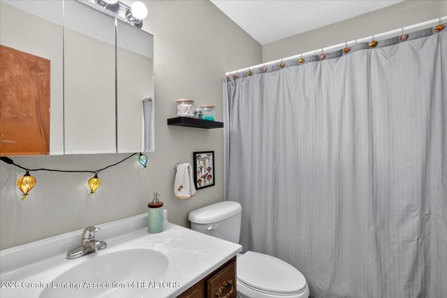 322 N Deerfield Avenue, Lansing, MI 48917
