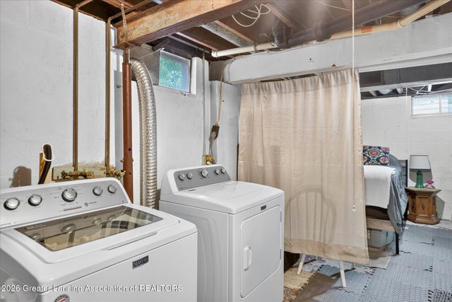322 N Deerfield Avenue, Lansing, MI 48917