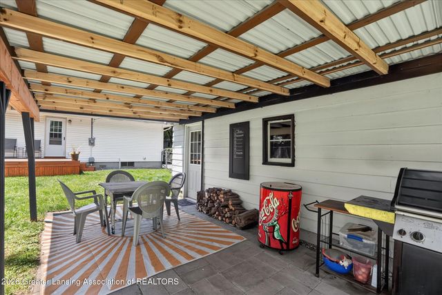 322 N Deerfield Avenue, Lansing, MI 48917