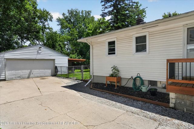 322 N Deerfield Avenue, Lansing, MI 48917