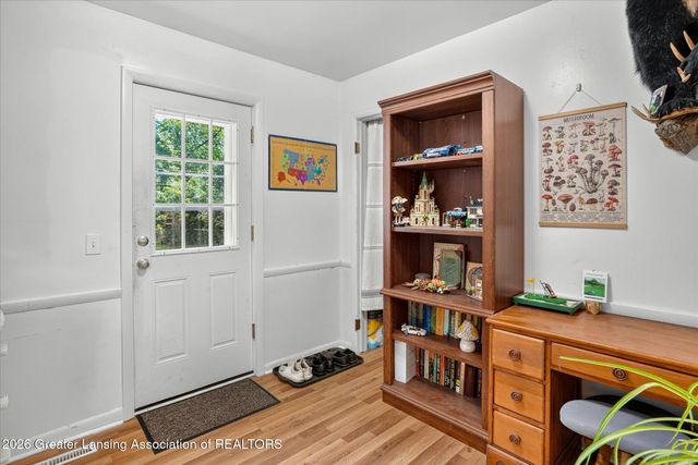 322 N Deerfield Avenue, Lansing, MI 48917