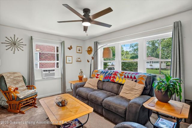 322 N Deerfield Avenue, Lansing, MI 48917