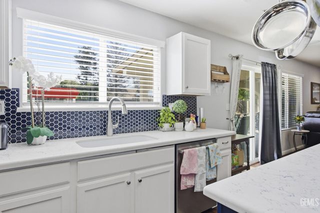 10815 Grand Prairie Drive, Bakersfield, CA 93311