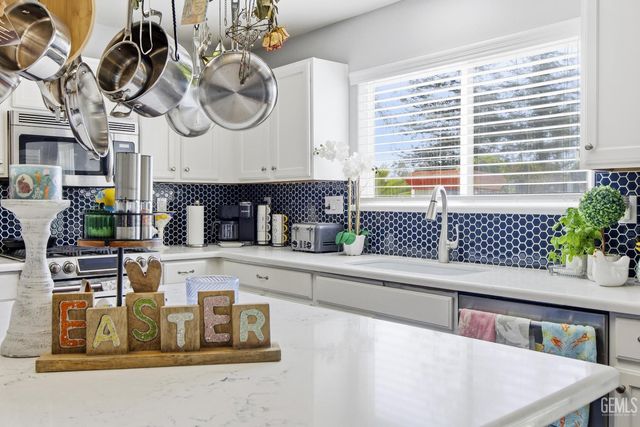 10815 Grand Prairie Drive, Bakersfield, CA 93311