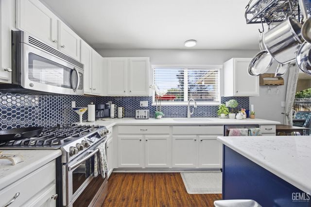 10815 Grand Prairie Drive, Bakersfield, CA 93311