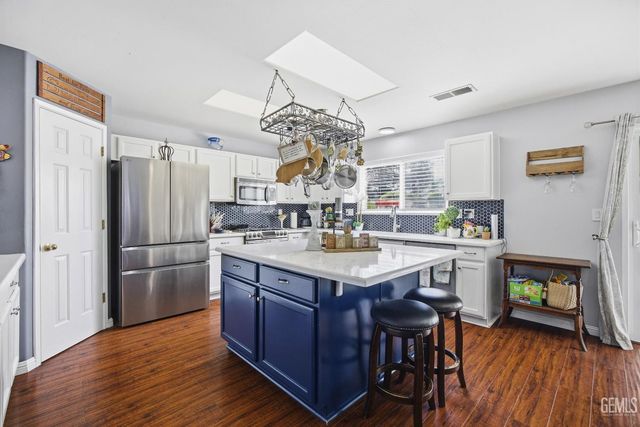 10815 Grand Prairie Drive, Bakersfield, CA 93311