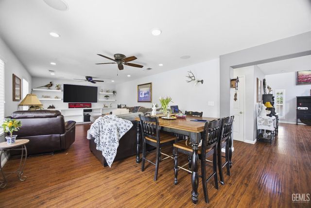 10815 Grand Prairie Drive, Bakersfield, CA 93311