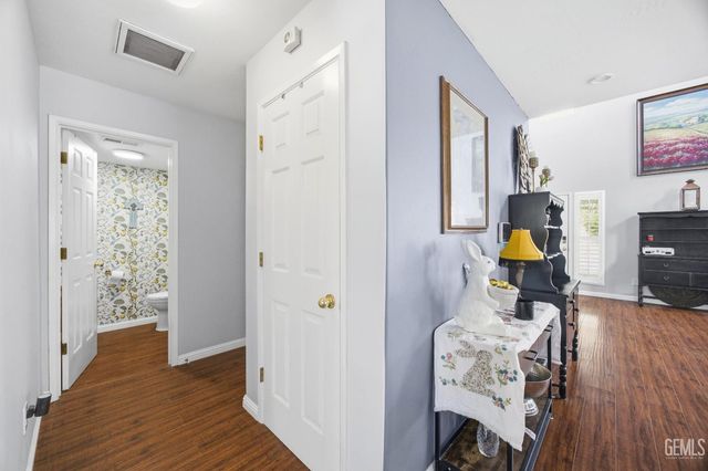 10815 Grand Prairie Drive, Bakersfield, CA 93311