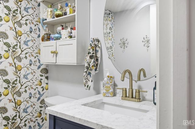 10815 Grand Prairie Drive, Bakersfield, CA 93311