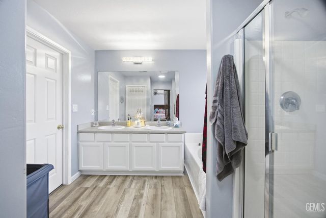 10815 Grand Prairie Drive, Bakersfield, CA 93311