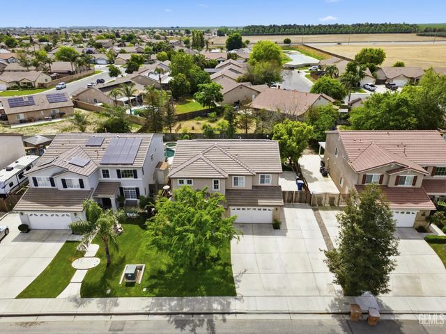 10815 Grand Prairie Drive, Bakersfield, CA 93311