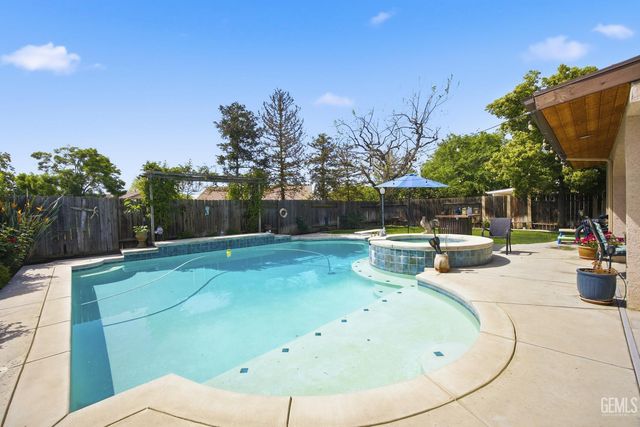 10815 Grand Prairie Drive, Bakersfield, CA 93311