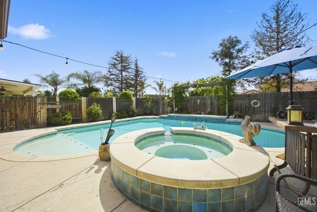 10815 Grand Prairie Drive, Bakersfield, CA 93311