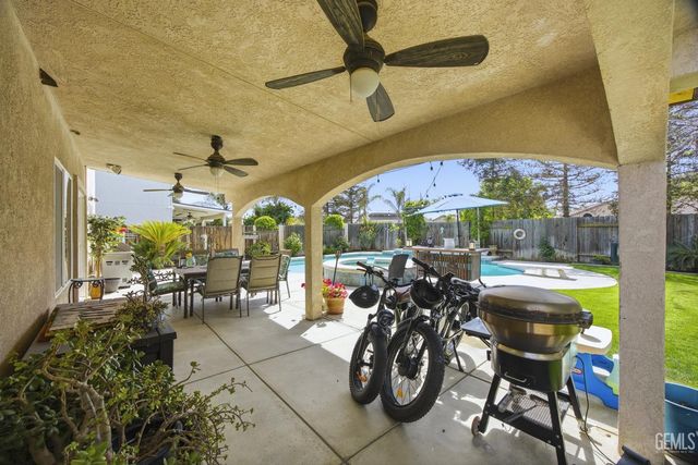 10815 Grand Prairie Drive, Bakersfield, CA 93311