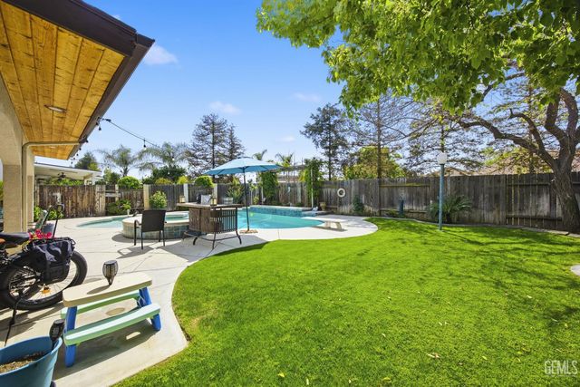 10815 Grand Prairie Drive, Bakersfield, CA 93311