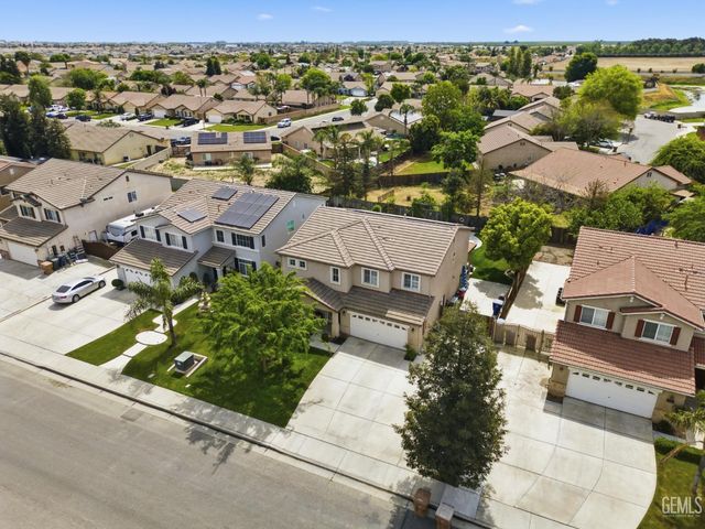 10815 Grand Prairie Drive, Bakersfield, CA 93311