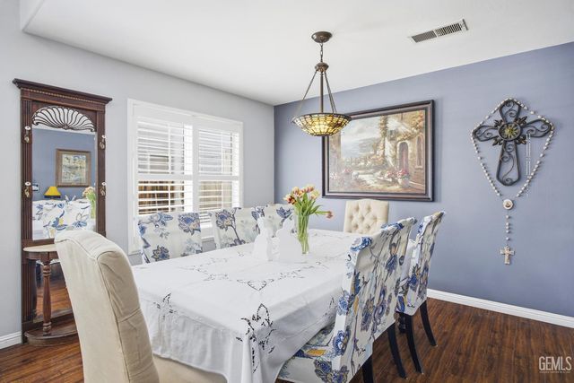 10815 Grand Prairie Drive, Bakersfield, CA 93311