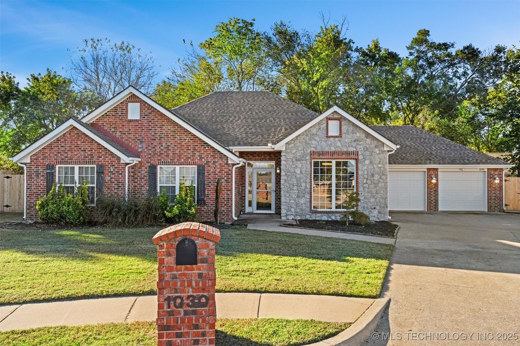 1030 East Drive, Bartlesville, OK 74006