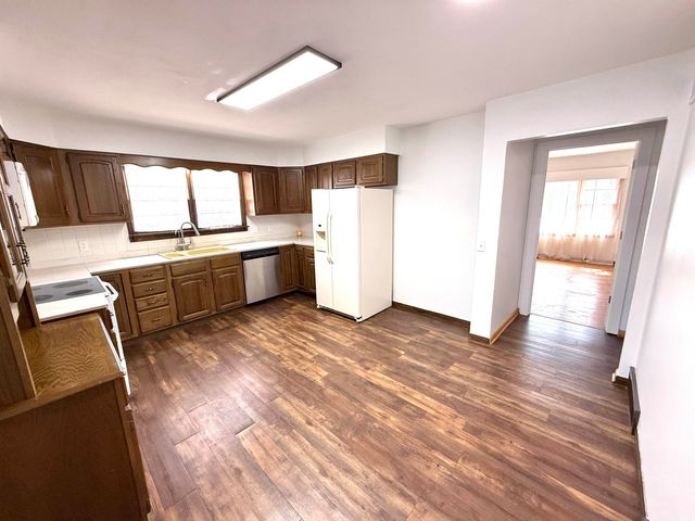 504 W Anthony Ave, Medicine Lodge, KS 67104