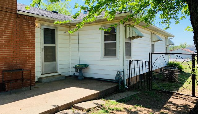 504 W Anthony Ave, Medicine Lodge, KS 67104