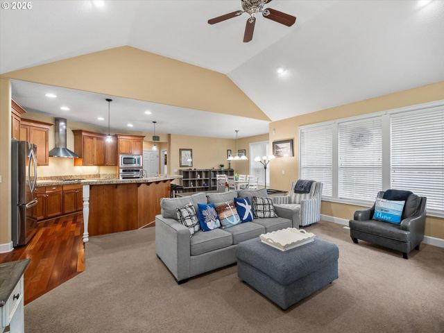 1382 Ne 16TH Ave, Canby, OR 97013