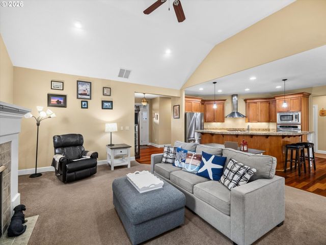 1382 Ne 16TH Ave, Canby, OR 97013