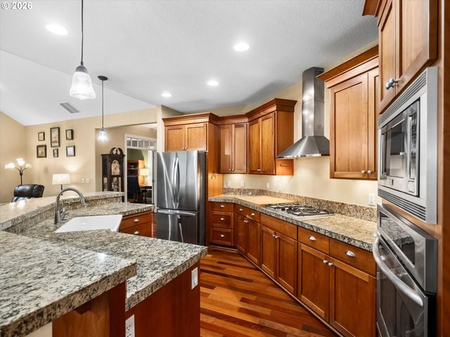 1382 Ne 16TH Ave, Canby, OR 97013
