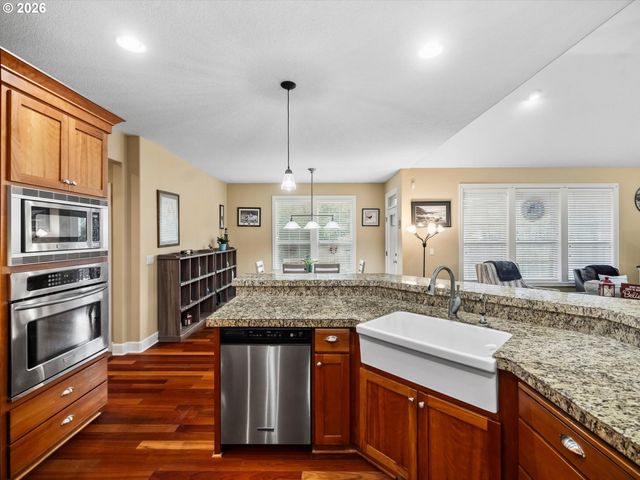 1382 Ne 16TH Ave, Canby, OR 97013