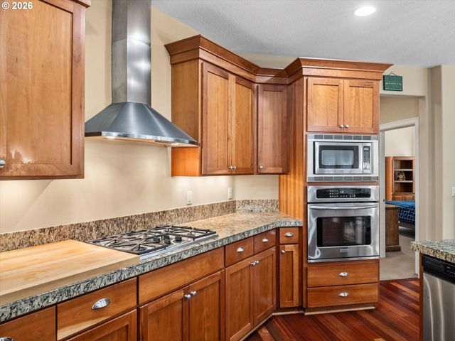 1382 Ne 16TH Ave, Canby, OR 97013