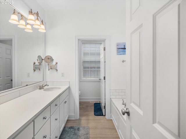 1382 Ne 16TH Ave, Canby, OR 97013
