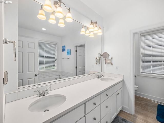 1382 Ne 16TH Ave, Canby, OR 97013