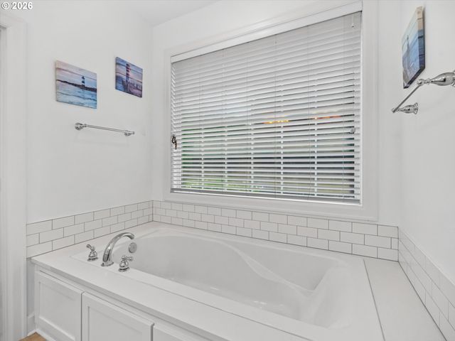 1382 Ne 16TH Ave, Canby, OR 97013