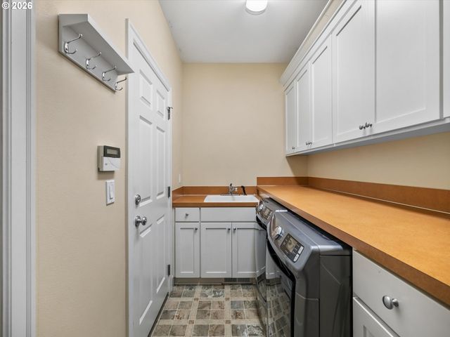 1382 Ne 16TH Ave, Canby, OR 97013