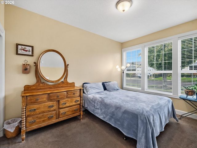 1382 Ne 16TH Ave, Canby, OR 97013