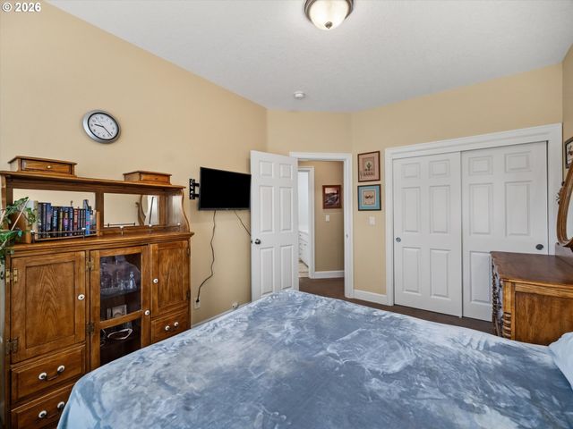 1382 Ne 16TH Ave, Canby, OR 97013