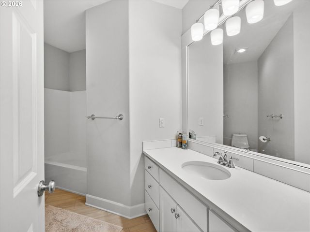 1382 Ne 16TH Ave, Canby, OR 97013