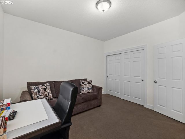 1382 Ne 16TH Ave, Canby, OR 97013